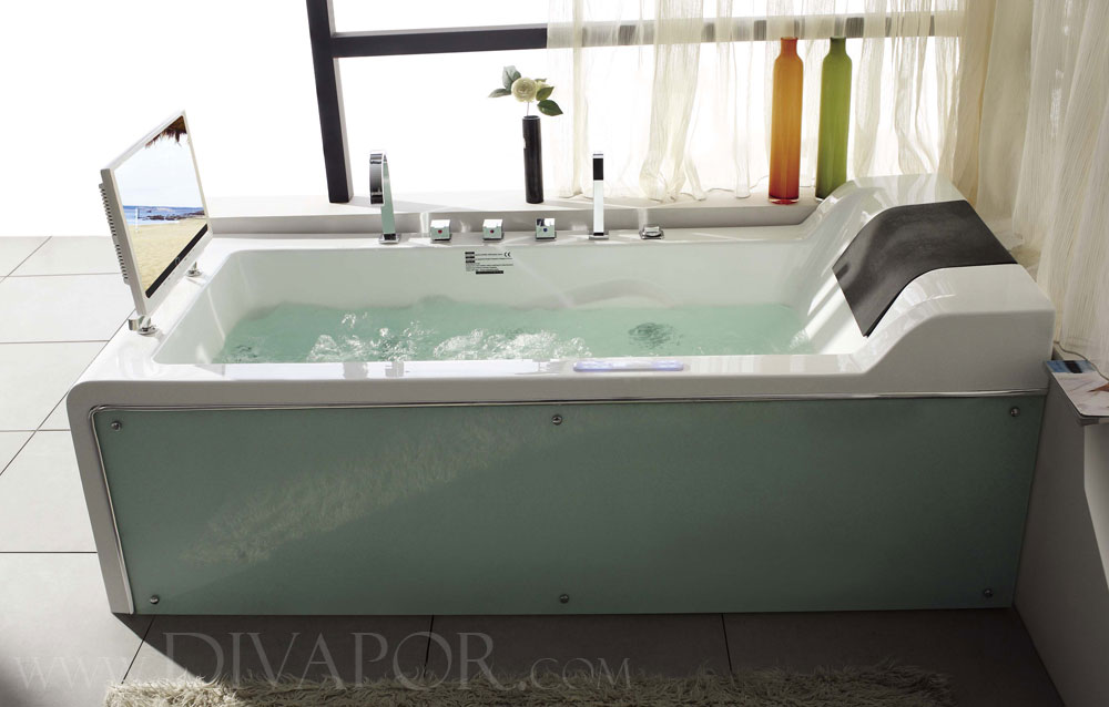 Гидромассажная ванна от компании Whirlpool с мультимедиа